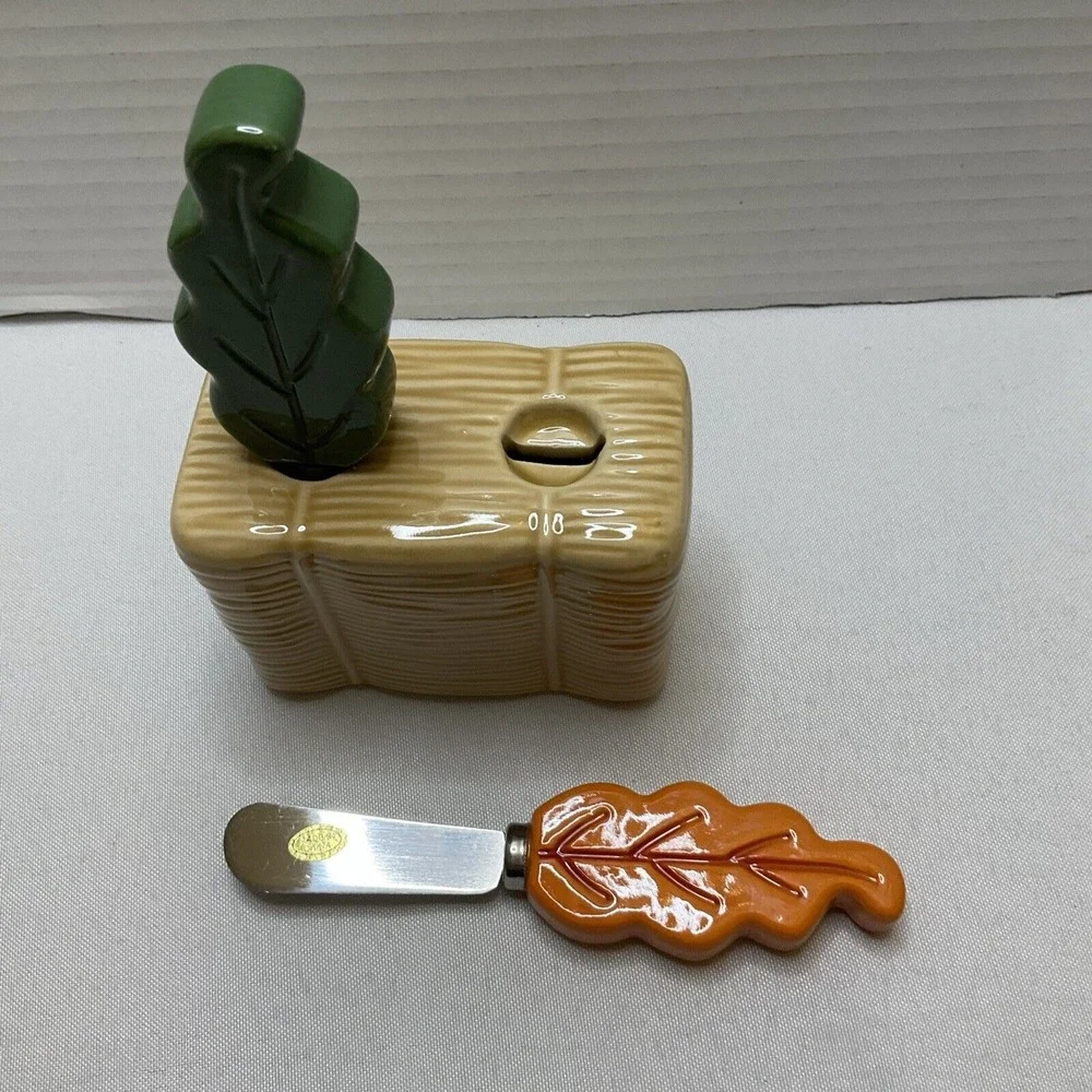Leaf Design Cheese/Butter Spreaders Set With Ceramic Straw Bale‎ Holder